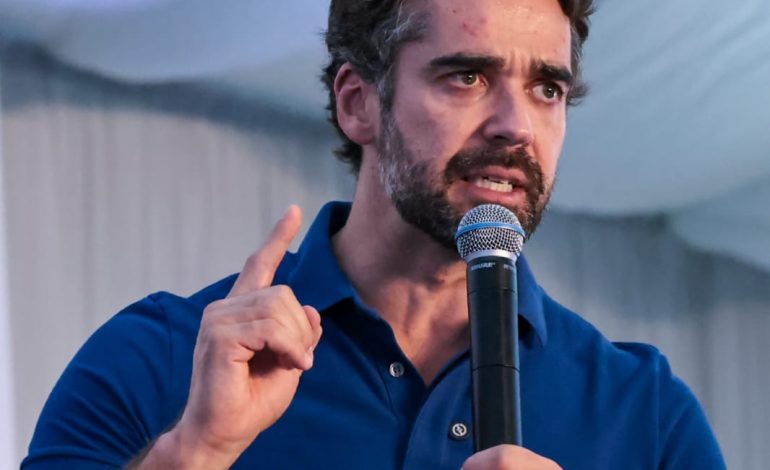 Leite se diz pronto para liderar projeto nacional e afirma: “Não abracei nem Lula nem Bolsonaro”