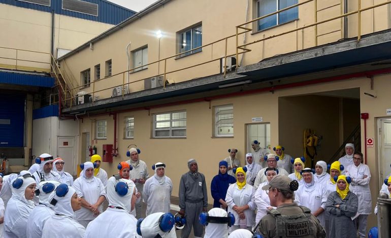 Brigada Militar realiza palestra sobre violência doméstica em empresa de Roca Sales
