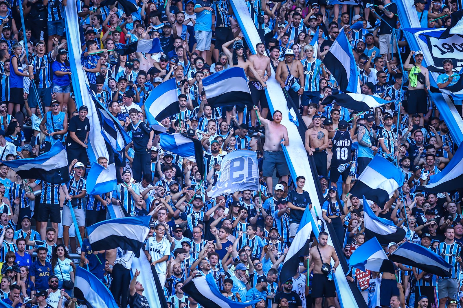 Grêmio enfrenta o Bragantino na Arena pela quinta rodada do Brasileirão; saiba onde assistir