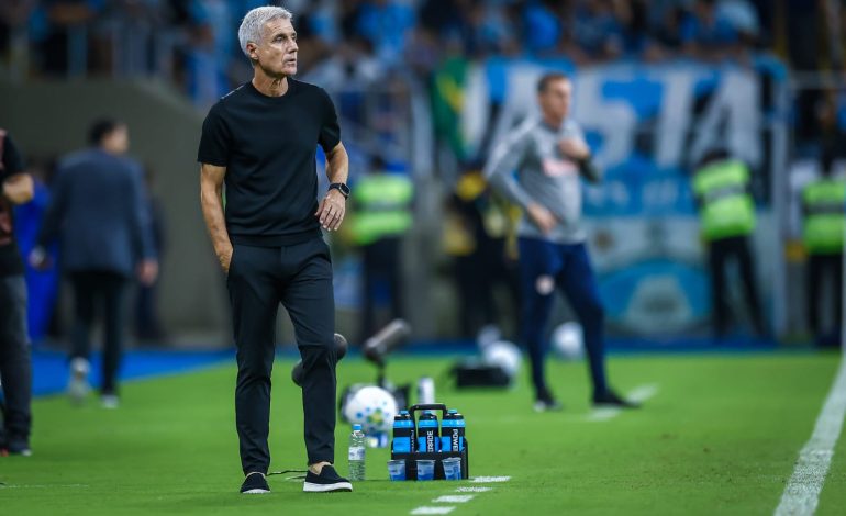 Chances desperdiçadas custam vitória do Grêmio na Arena