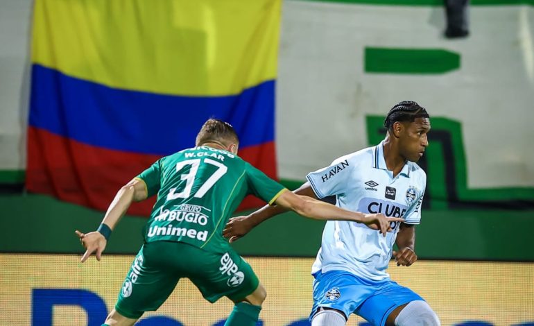 Grêmio empata com a Chapecoense fora de casa e sobe para a sétima colocação