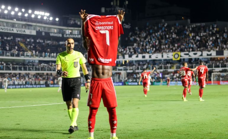 Inter vence o Santos na Vila com gol nos acréscimos e conquista primeira vitória no Brasileirão