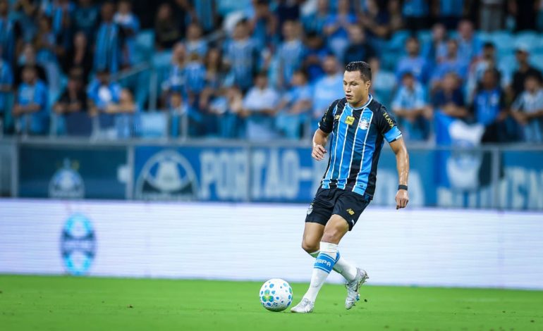Grêmio confirma fratura no tornozelo de Marlon; lateral passará por cirurgia e deve ficar cinco meses fora