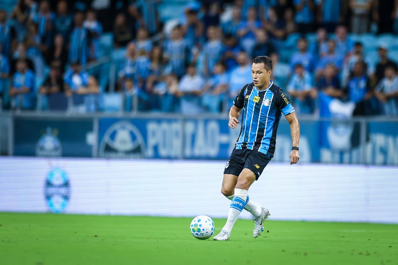 Grêmio confirma fratura no tornozelo de Marlon; lateral passará por cirurgia e deve ficar cinco meses fora
