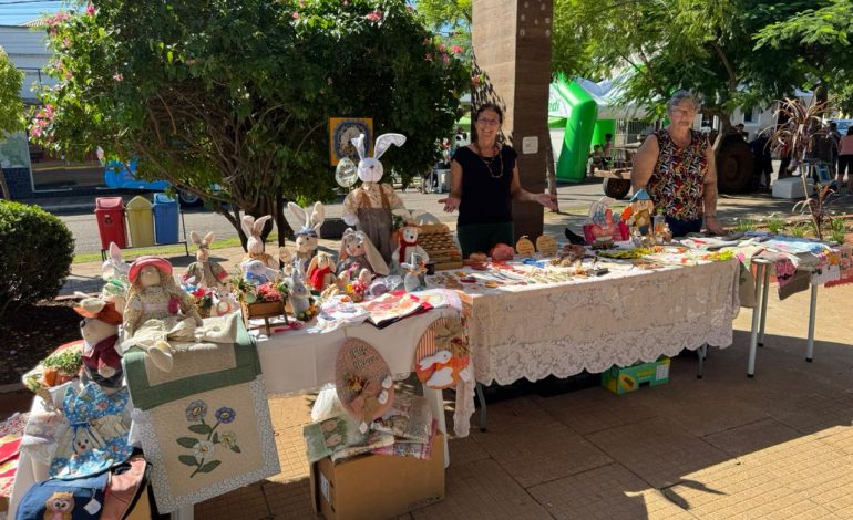 Feira de Páscoa reúne grande público na Praça Júlio Lengler em Roca Sales