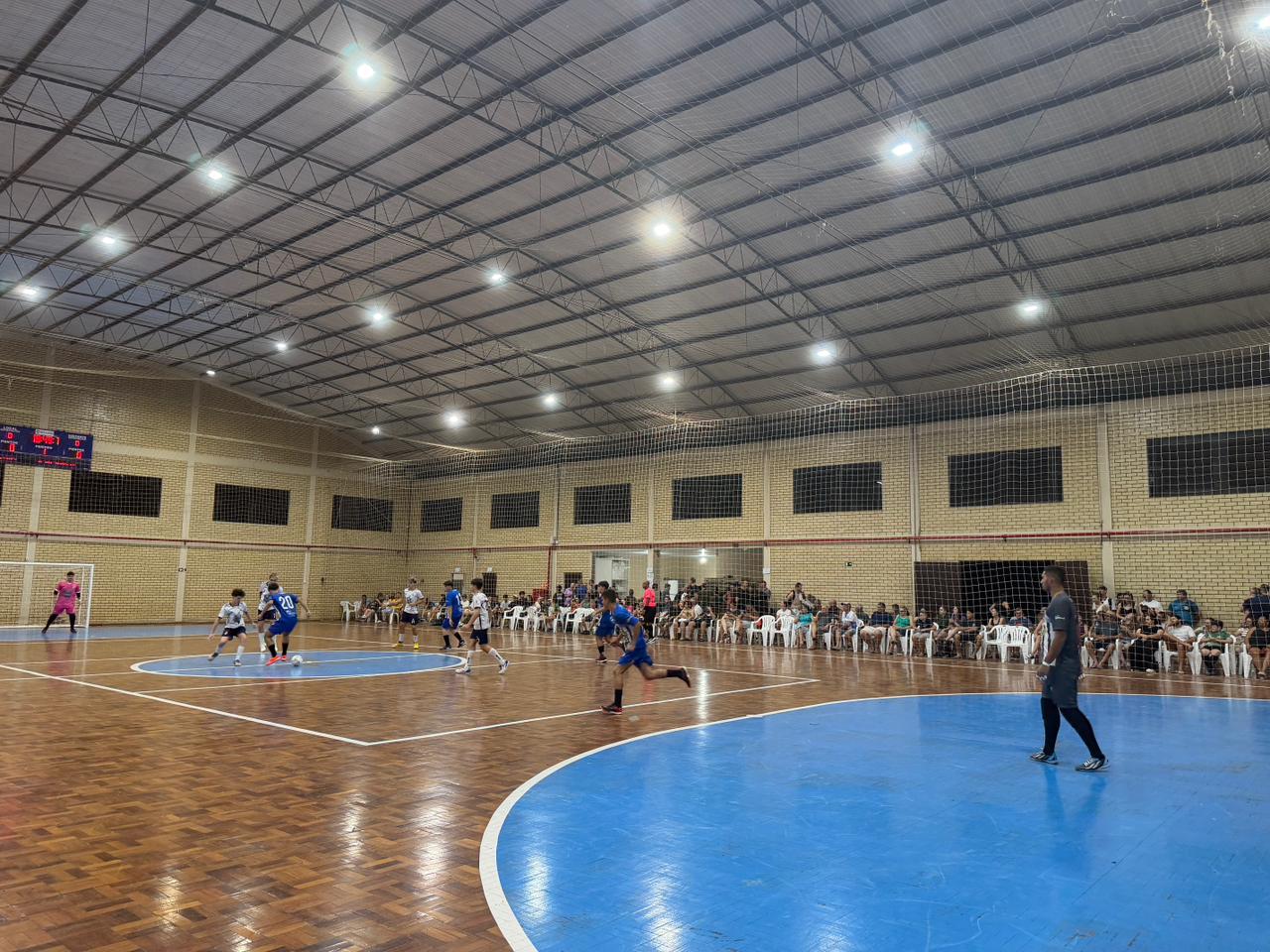 Municipal de Futsal começa com ginásio lotado em Relvado