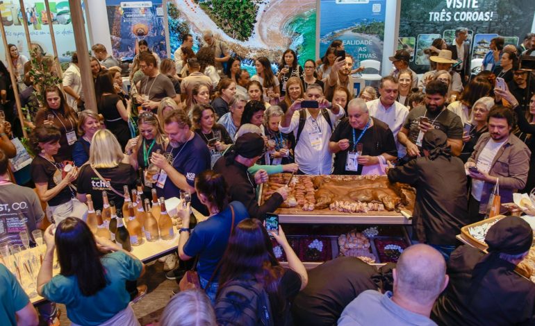 Vale do Taquari lança TURISVALES 2026 e divulga Suinofest durante a UGART, em Porto Alegre
