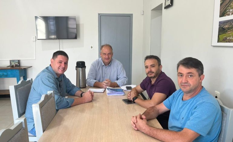 Prefeito de Roca Sales recebe representantes da Corsan para tratar de plano de contingência e melhorias no abastecimento de água