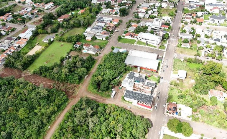 Abertura da Rua Ijuí inicia e garantirá rota de fuga para moradores em períodos de enchente.