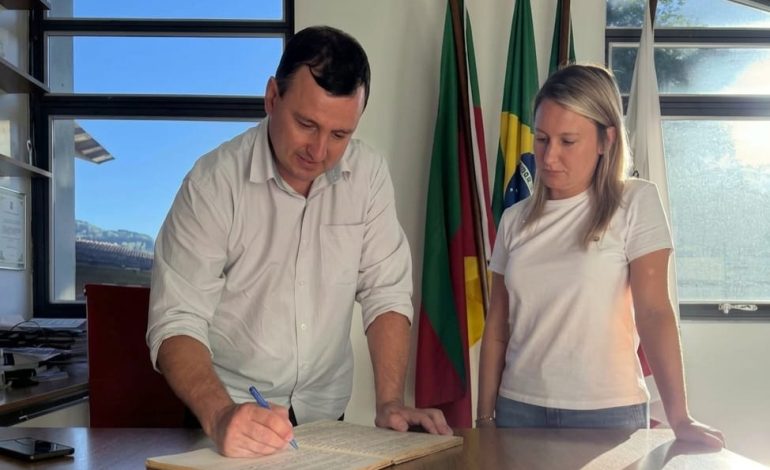 Marina Bertuol assume como prefeita em exercício e se torna a primeira mulher a comandar Putinga