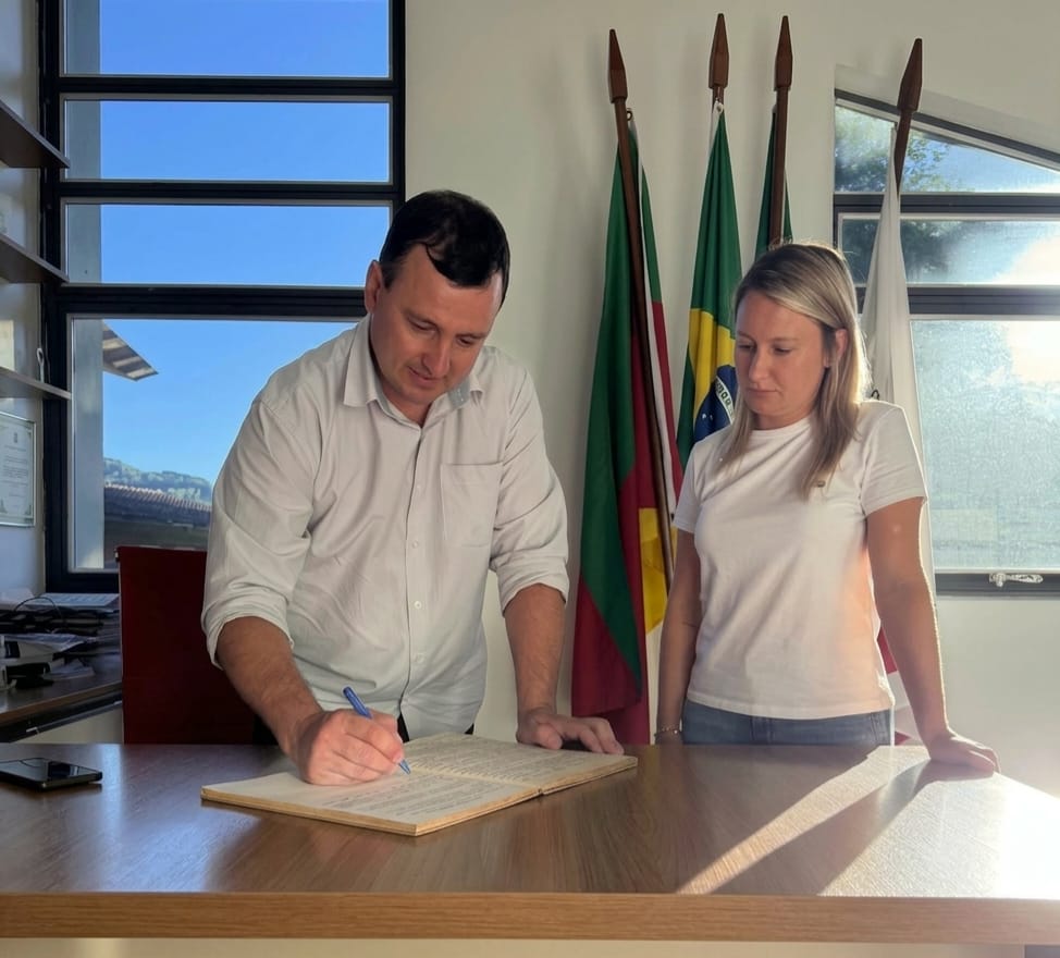 Marina Bertuol assume como prefeita em exercício e se torna a primeira mulher a comandar Putinga