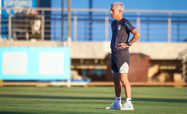 Presidente do Grêmio banca Luís Castro e define 2026 como “ano de travessia”
