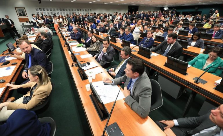 CCJ da Câmara retoma análise de proposta que prevê fim da escala 6×1 nesta quarta-feira