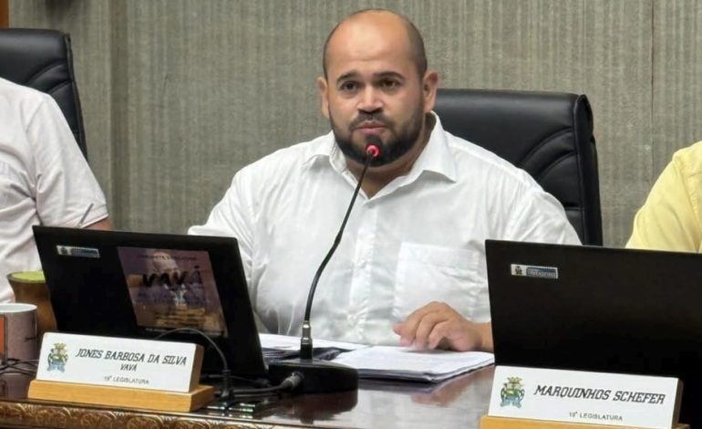 Vereador questiona pagamento integral a secretária afastada em Lajeado