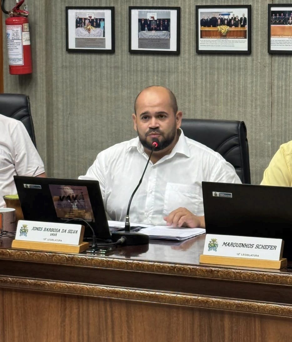 Vereador questiona pagamento integral a secretária afastada em Lajeado