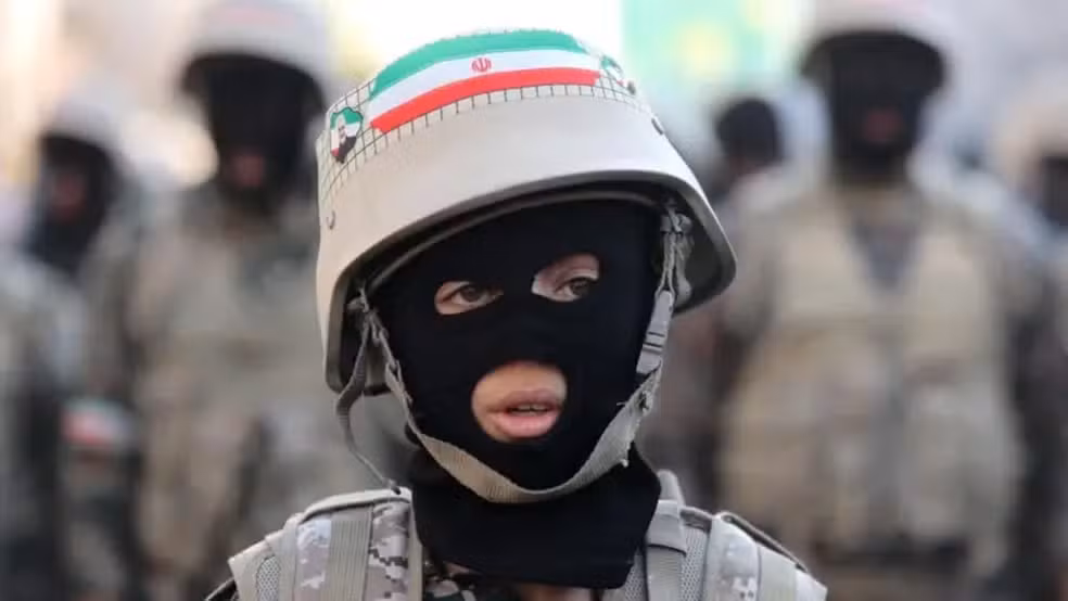 Irã é acusado de usar crianças em funções de segurança durante guerra