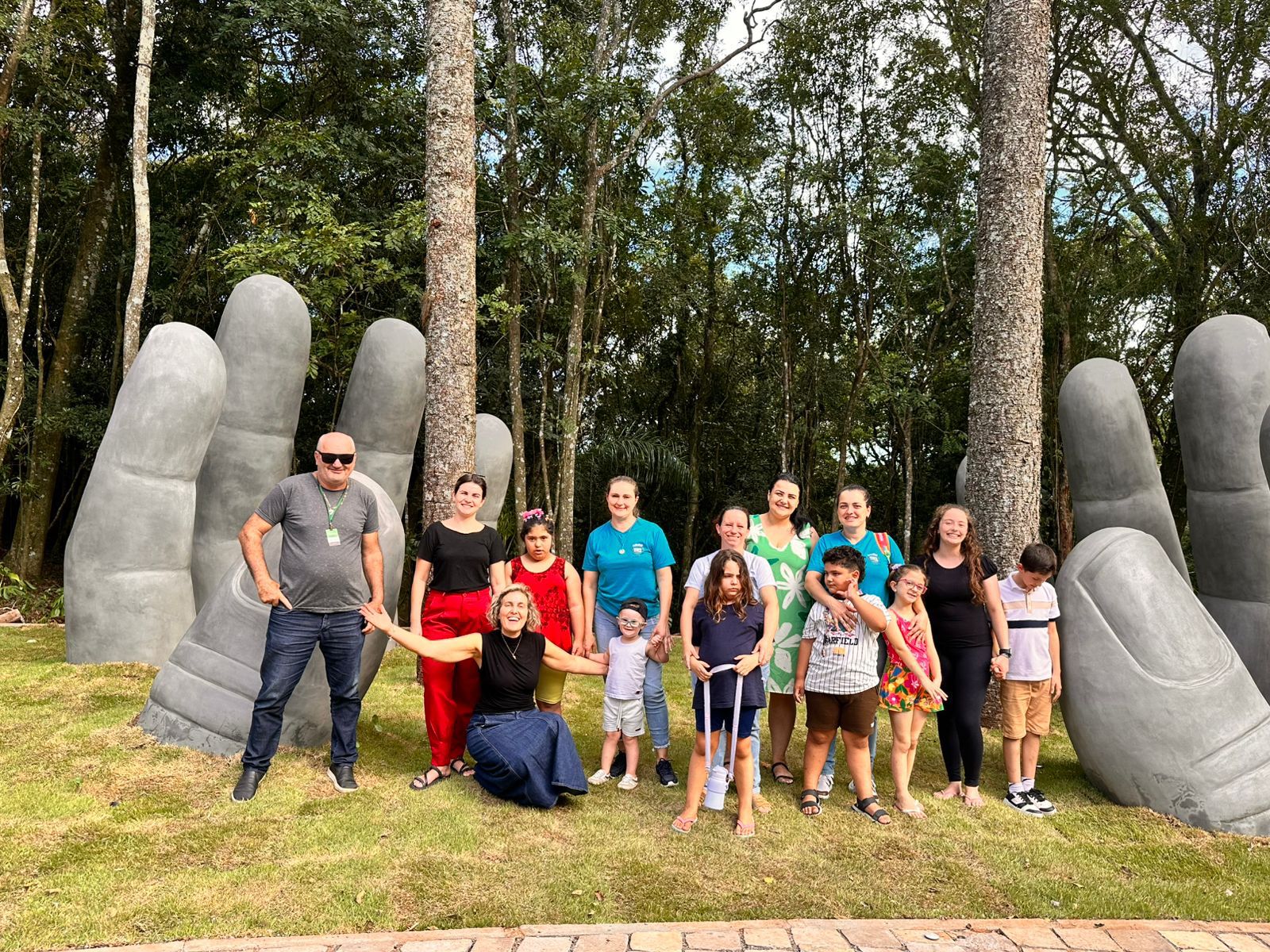 Crianças especiais participam de passeio especial de Páscoa