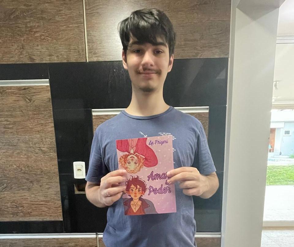 Autor encantadense lança livro “Amar e Poder” na Câmara de Vereadores