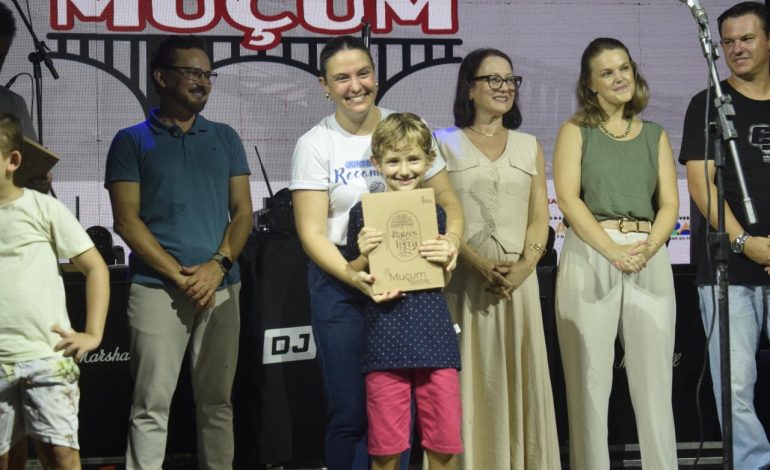 Muçum investe na formação de identidade nas escolas com lançamento de livro didático sobre a história do município
