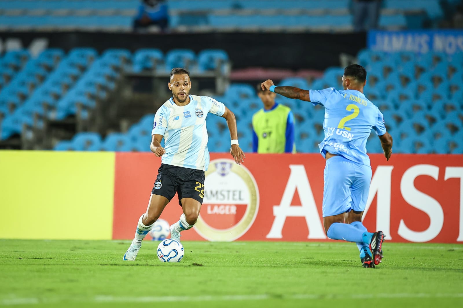 Grêmio estreia com derrota na Sul-Americana e técnico aponta “pior jogo da temporada”
