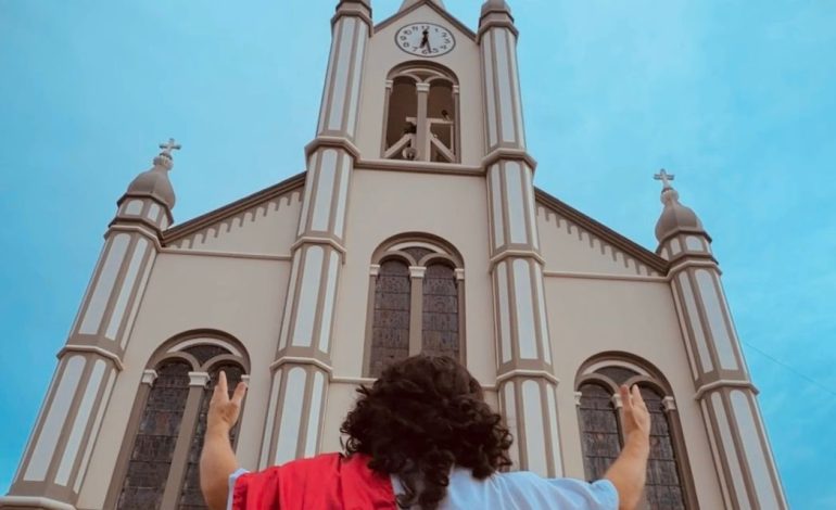 Paixão de Cristo será encenada nesta sexta-feira em frente à Igreja Matriz Santo Antônio, em Relvado