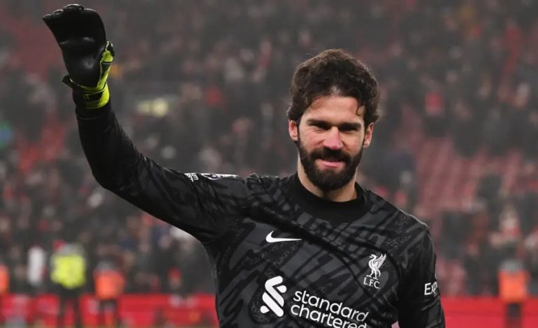 Alisson Becker é eleito o 3º melhor goleiro do mundo em ranking internacional