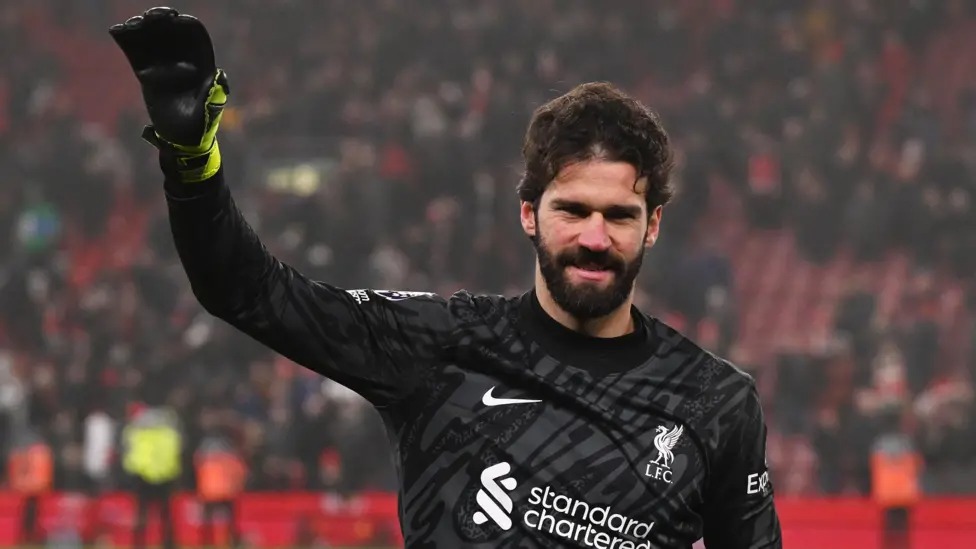 Alisson Becker é eleito o 3º melhor goleiro do mundo em ranking internacional