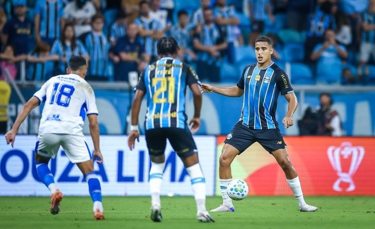 Grêmio terá desfalque na defesa para duelo contra o Coritiba pelo Brasileirão