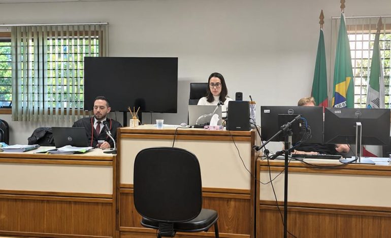 Réus por tentativa de feminicídio são julgados no Tribunal do Júri em Encantado