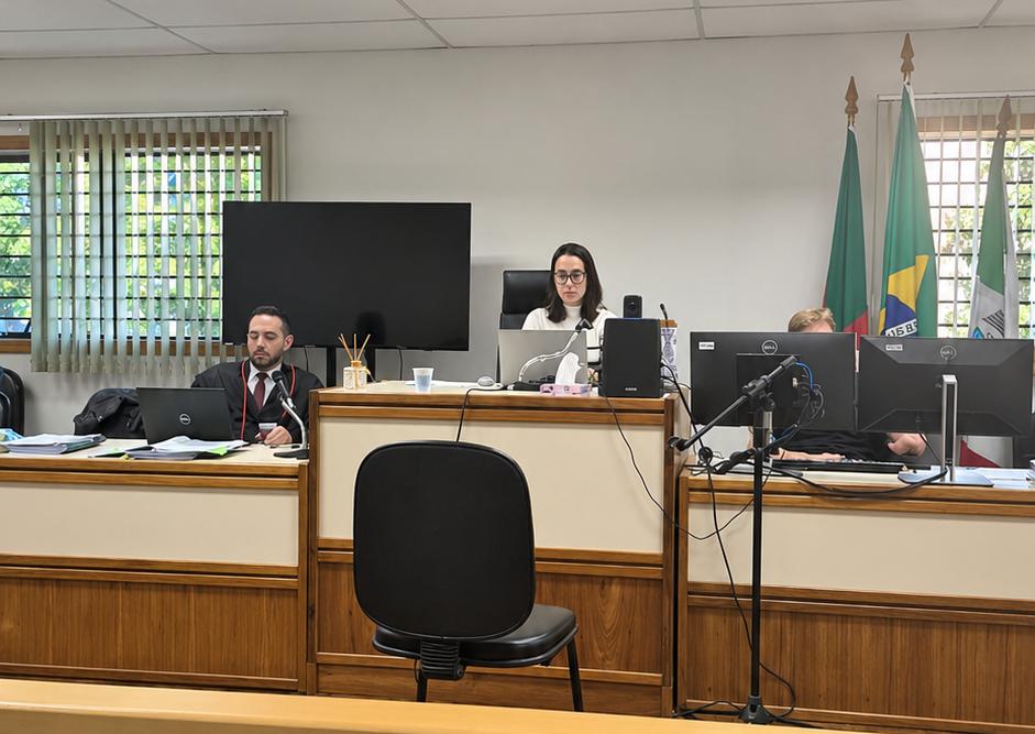 Réus por tentativa de feminicídio são julgados no Tribunal do Júri em Encantado