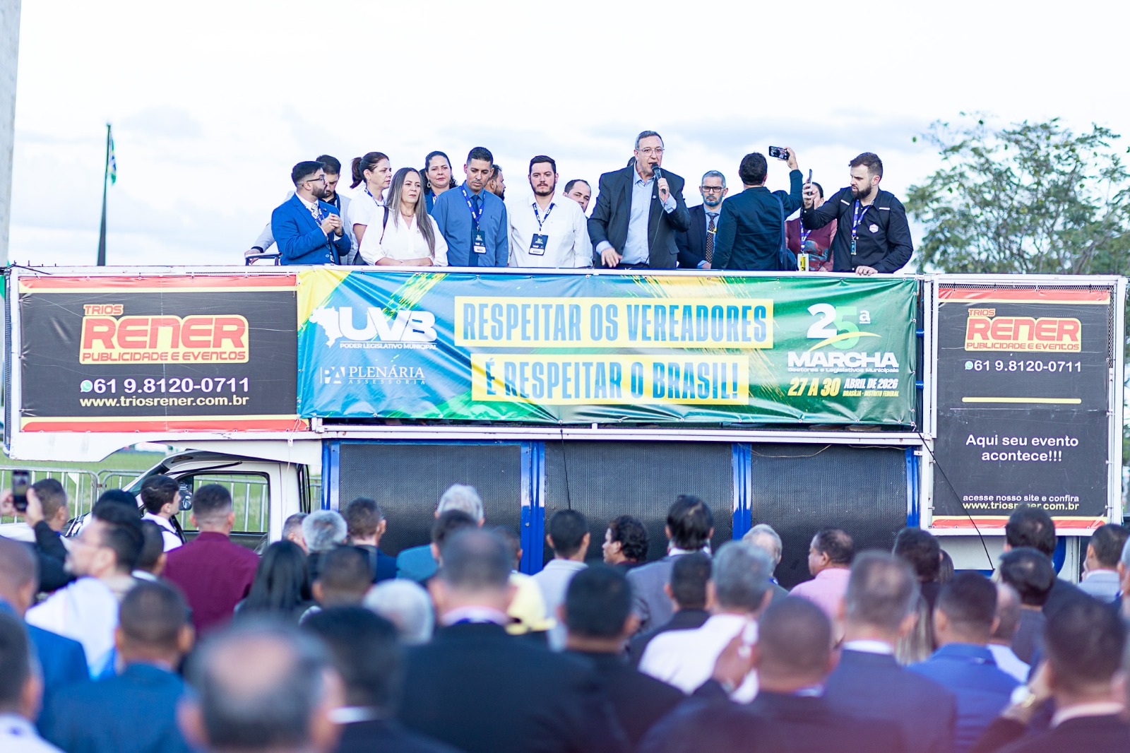 Ato nacional pede respeito aos vereadores em Brasília durante a 25ª Marcha