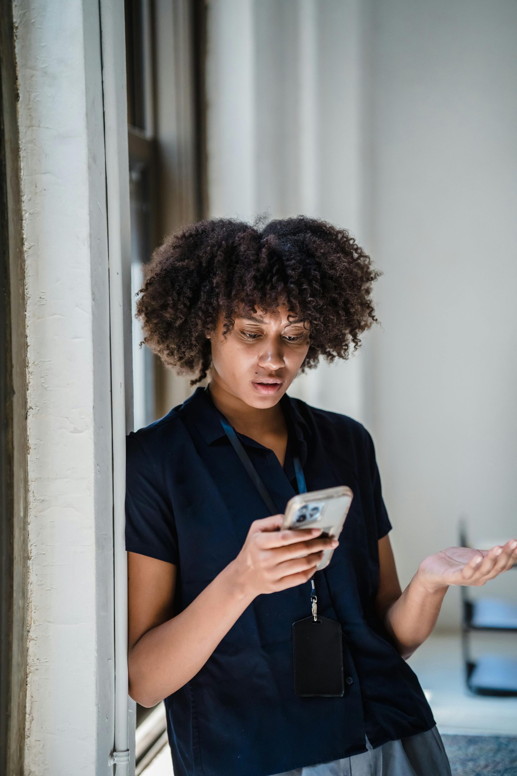 Justiça do Trabalho decide que demissão por WhatsApp não gera dano moral