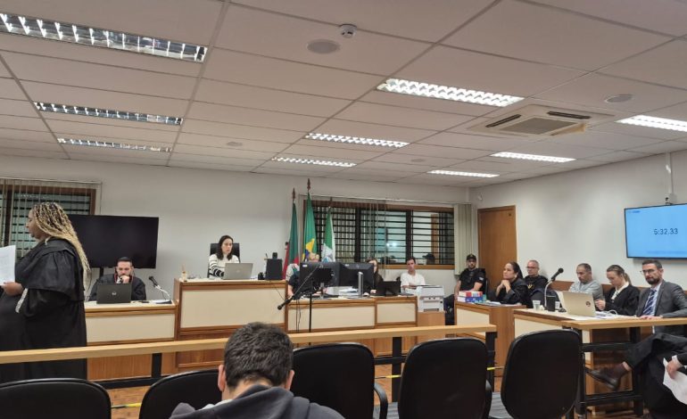 Júri condena réus por tentativa de feminicídio em Encantado; penas chegam a 51 anos e 6 meses