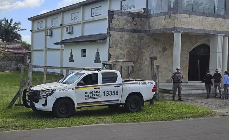 Homem morre ao tentar furtar igreja após ficar preso em janela no Litoral Norte