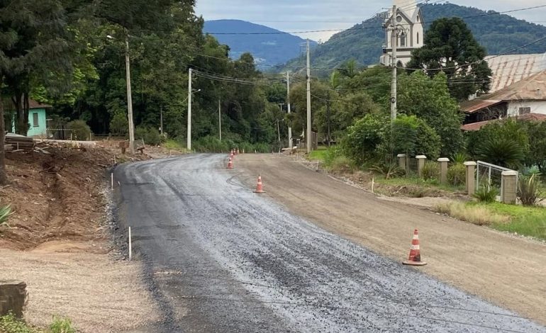 Daer inicia aplicação de piche na ERS-129 entre Colinas e Roca Sales