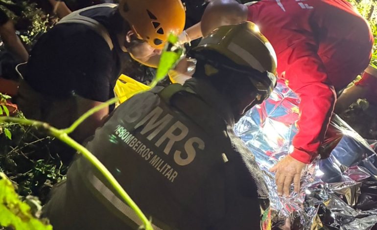 Mulher é resgatada após se ferir durante trilha em Vespasiano Corrêa