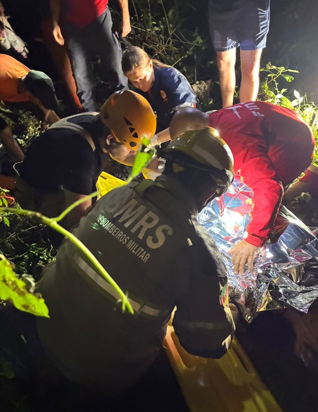 Mulher é resgatada após se ferir durante trilha em Vespasiano Corrêa