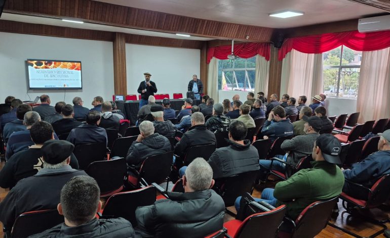 Encantado sedia Seminário Regional de Apicultura