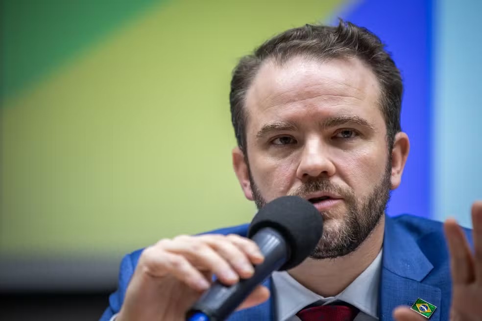 Governo avalia fim do imposto sobre compras internacionais de até US$ 50