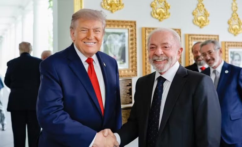 “Espero que você não anule o visto”, brinca Lula com Trump sobre Seleção Brasileira
