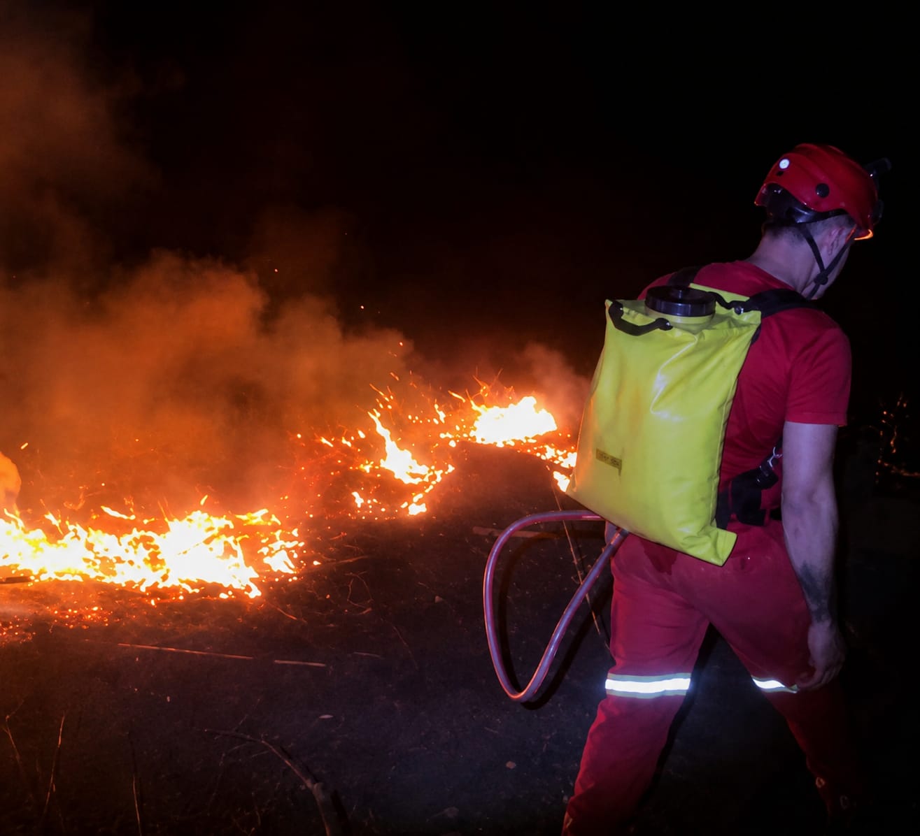 Bombeiros combatem incêndios florestais em Paverama e Teutônia