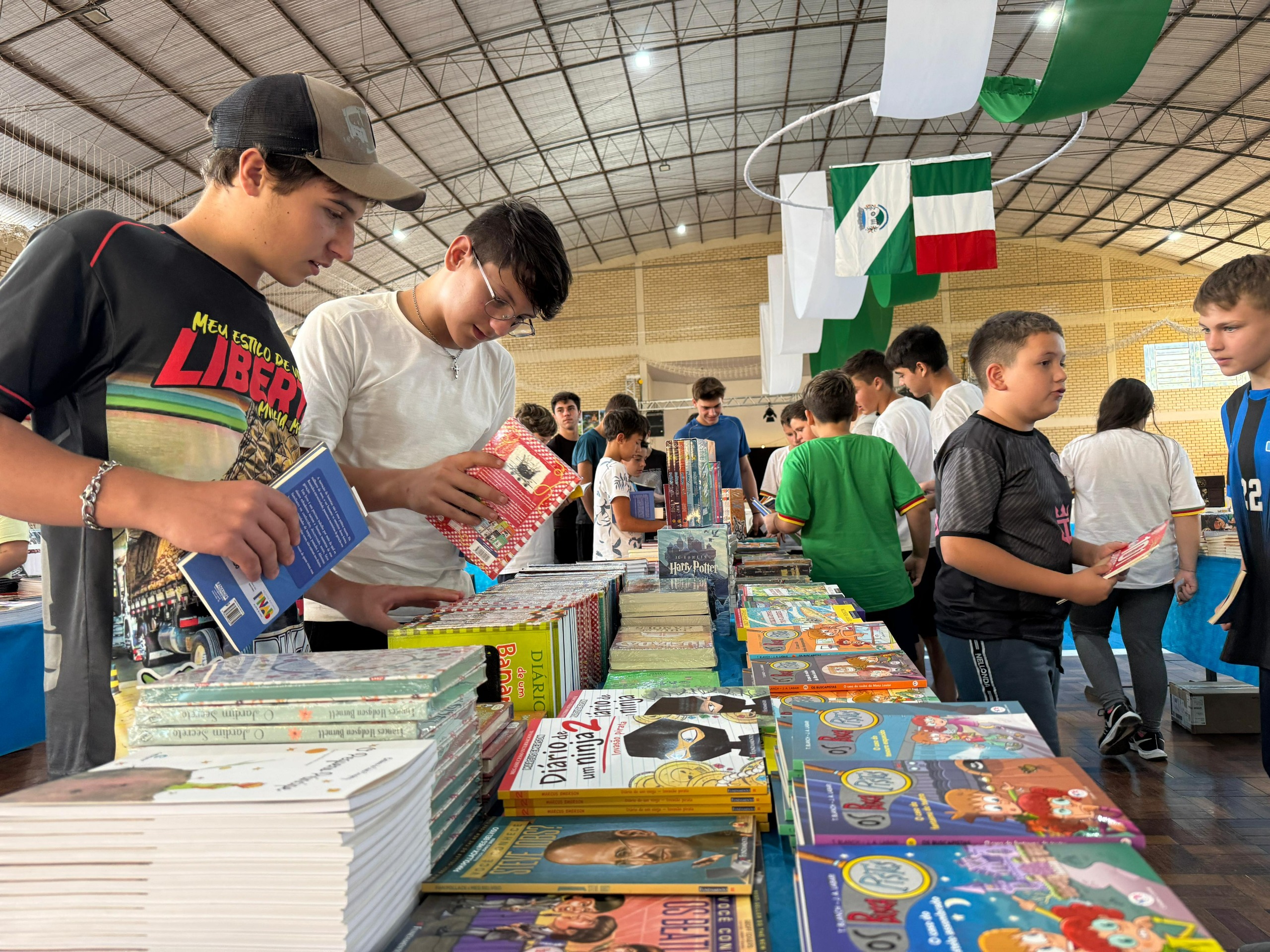 Feira do Livro reúne literatura, teatro e astronomia nos dias 12 e 13 de maio