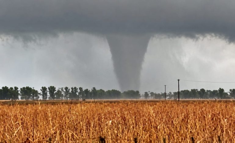 Tempestades na Argentina geram tornado antes de avançar ao Sul do Brasil