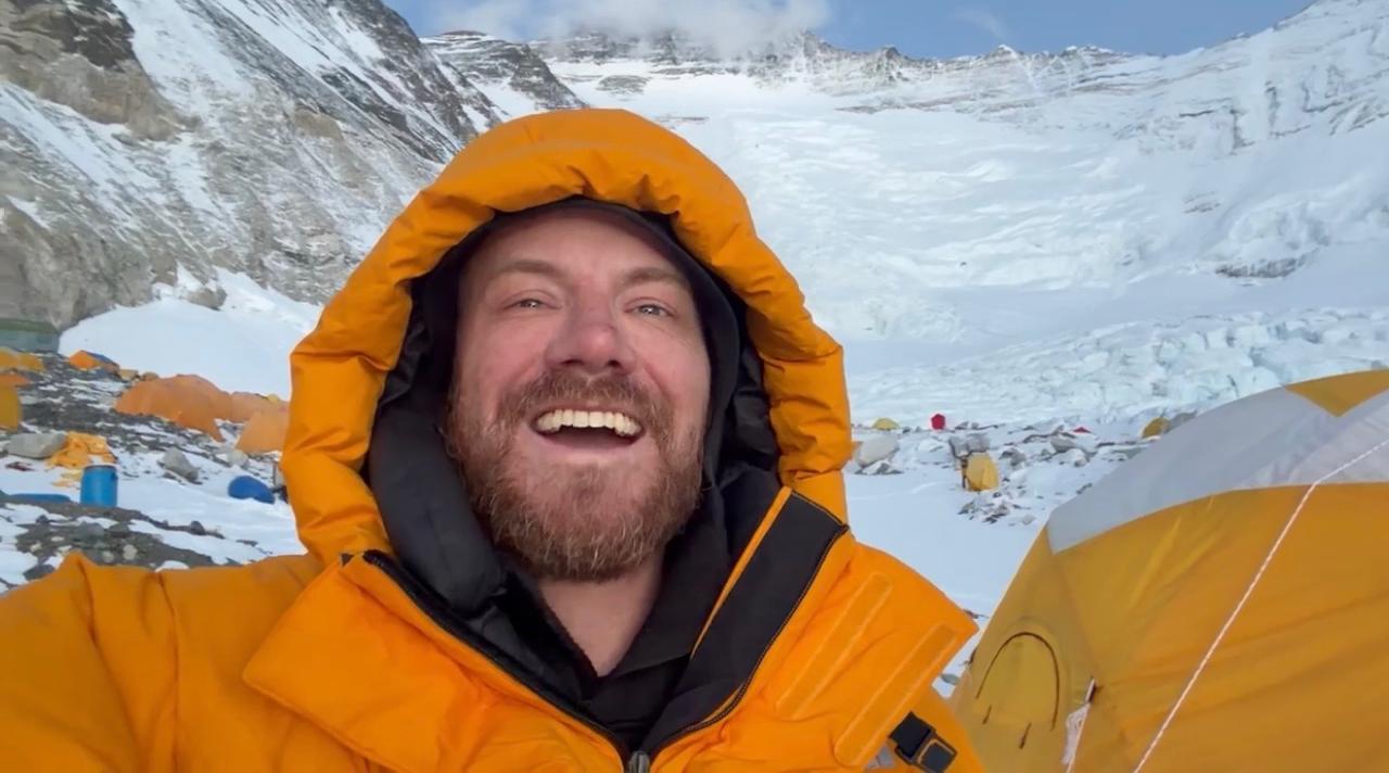 Roberto Lucchese conclui travessia da Cascata de Gelo de Khumbu, uma das partes mais temidas pelos montanhistas, e avança na expedição ao Everest