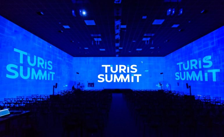 Turis Summit Encantado reúne especialistas para debater estratégias e inovação no turismo