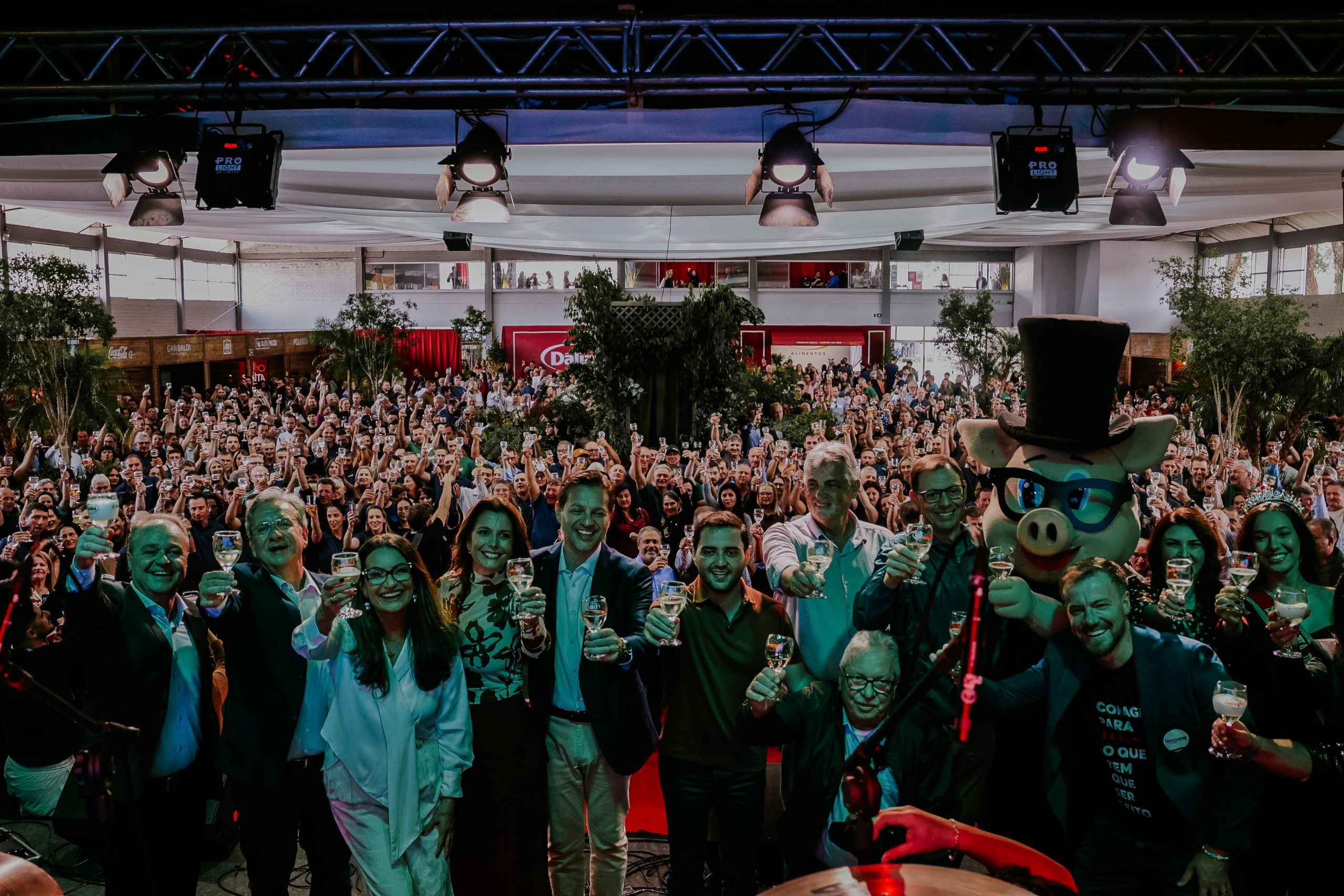 Suinofest inicia com sucesso de público em Encantado