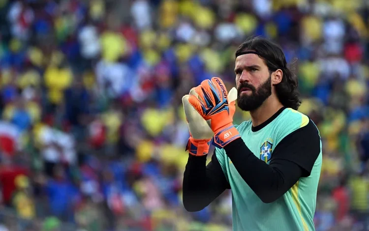 CBF veta uniforme vermelho para goleiros do Brasil contra a Escócia