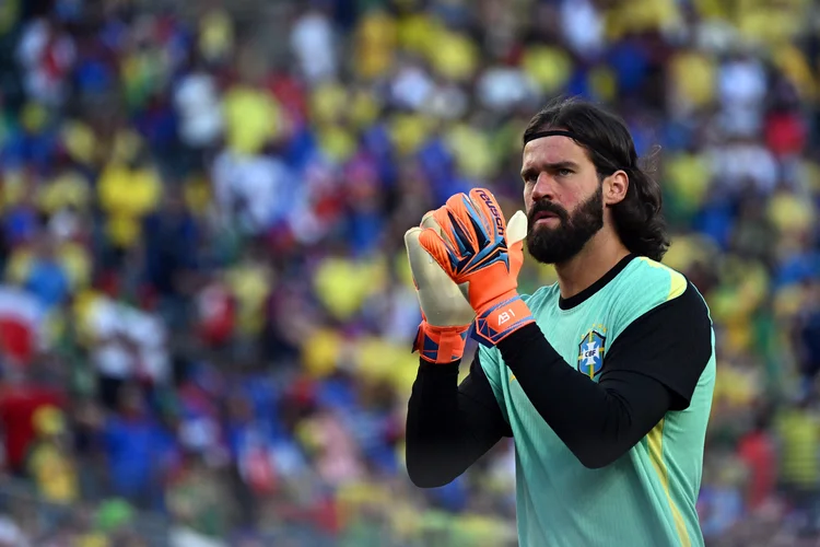 CBF veta uniforme vermelho para goleiros do Brasil contra a Escócia