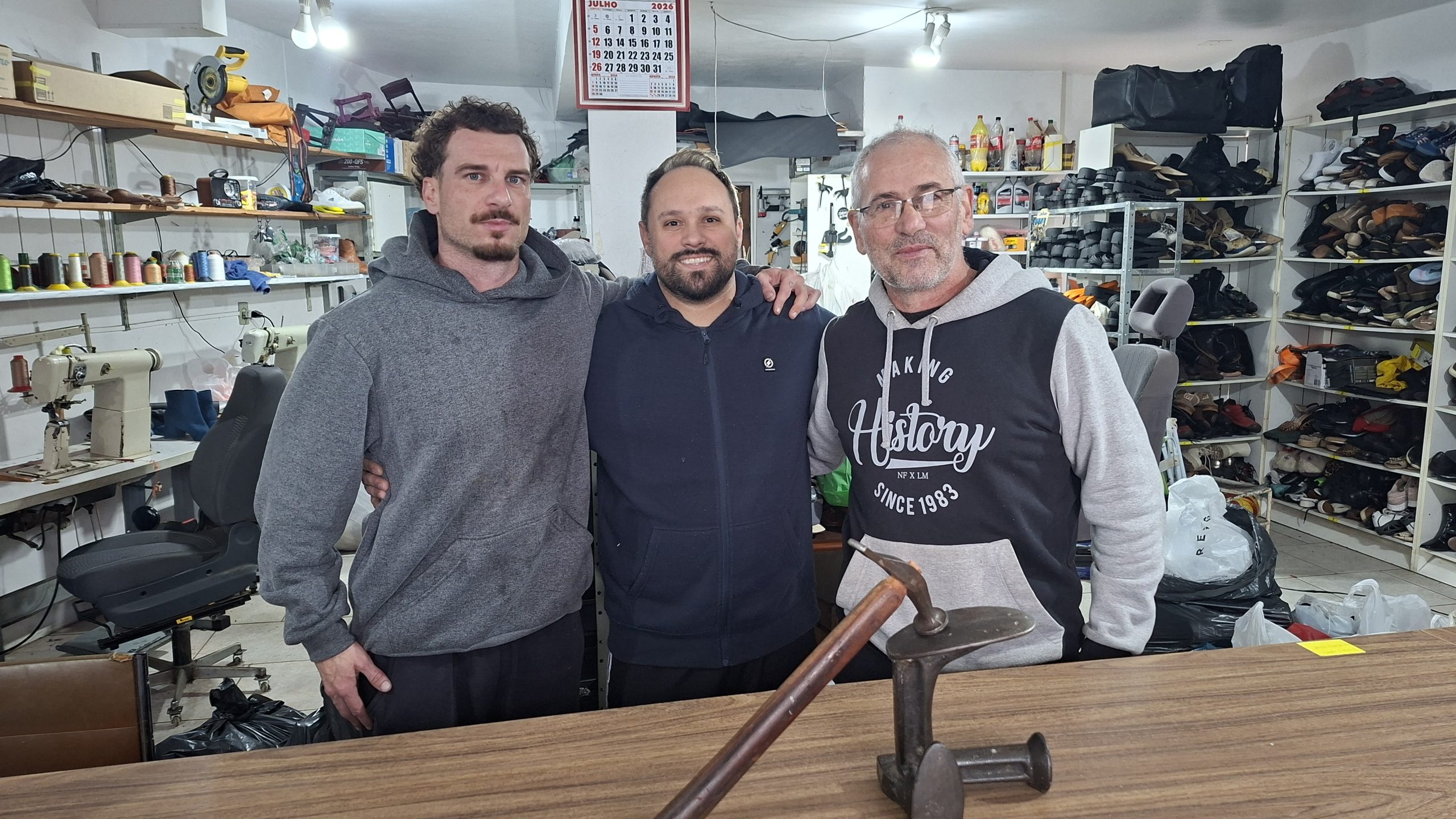Sapataria do Chico mantém tradição familiar há 38 anos em Encantado