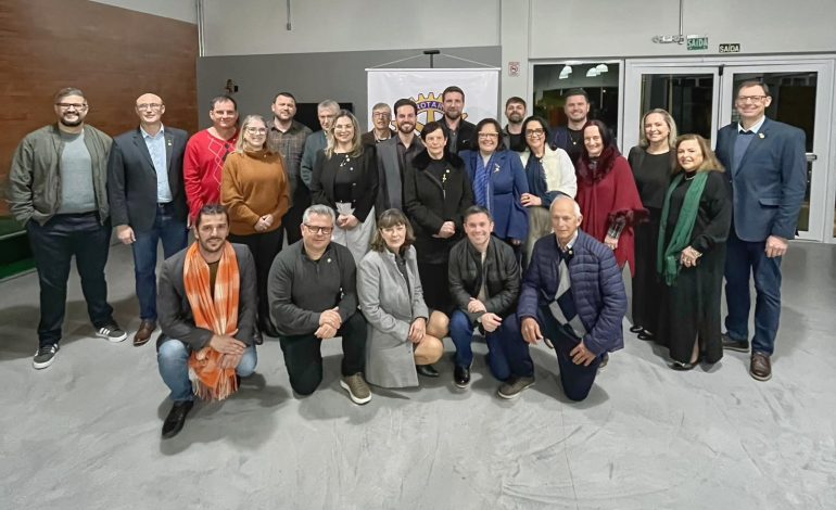 Rotary Club de Encantado realiza cerimônia de posse da nova diretoria para o ano rotário 2026–2027
